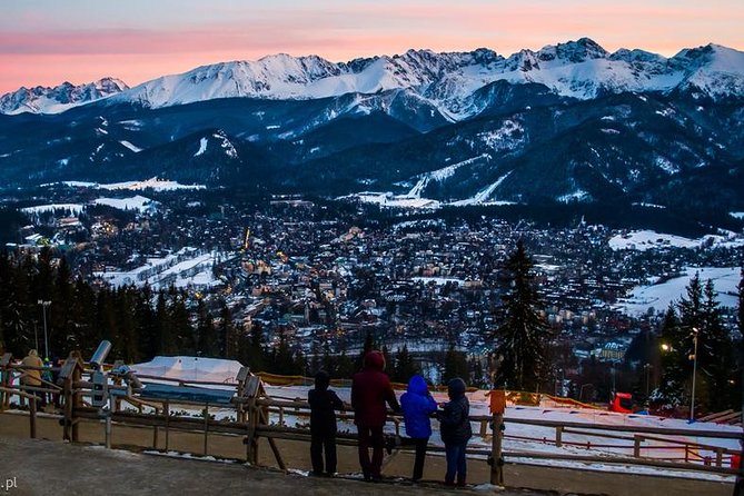 Zakopane & Thermal Hot Springs With Private Vehicle - Discovering the Picturesque Village of Chochołów