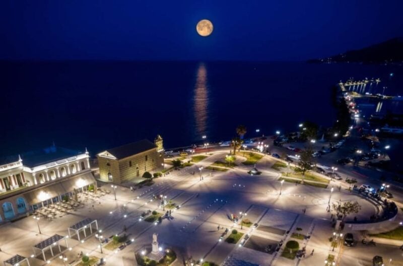 Zakynthos City Tour by Night With Transfer and Dinner - Key Points