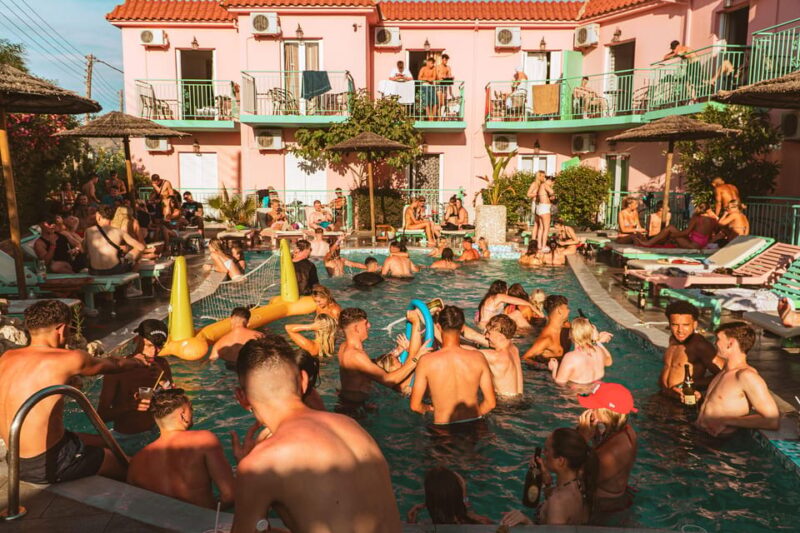 Zante: Champagne Sessions at Maui Hotel - What to Expect