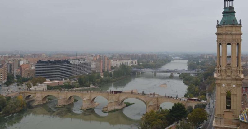 Zaragoza: First Discovery Walk and Reading Walking Tour - Highlights of the Experience