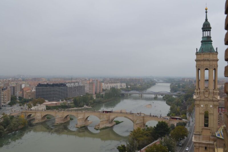 Zaragoza: First Discovery Walk and Reading Walking Tour - Using the Mobile App
