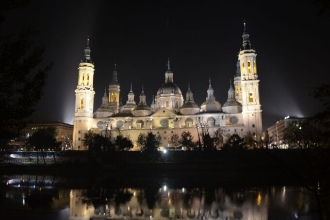 Zaragoza: First Discovery Walk and Reading Walking Tour - Booking and Cancellation Policy