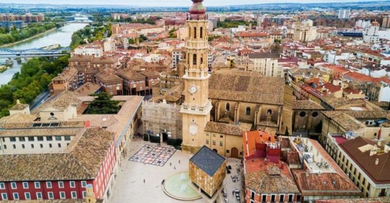 Zaragoza : Must-See Attractions Private Walking Tour - Key Points