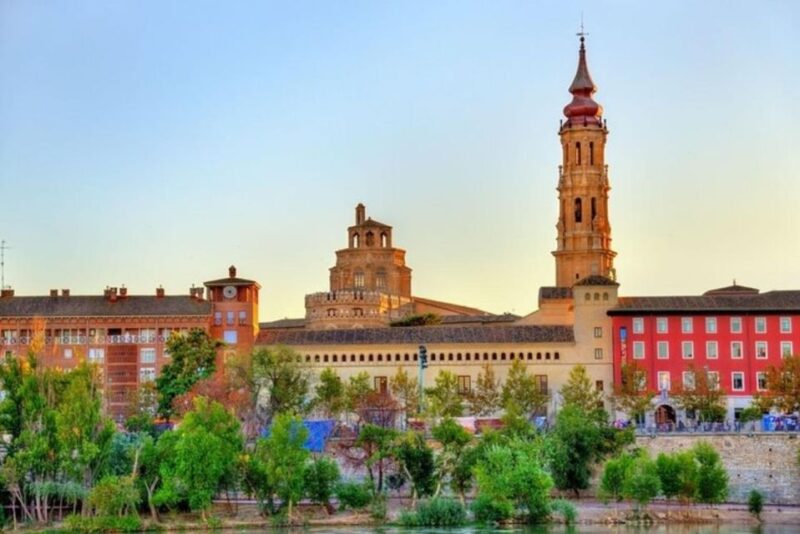 Zaragoza : Must-See Attractions Private Walking Tour - Catedral Del Salvador: Architectural Masterpiece