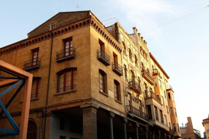 Zaragoza: Private Custom Tour With a Local Guide - Getting Around Zaragoza