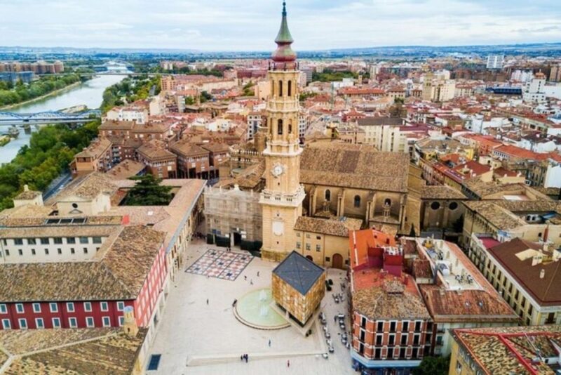 Zaragoza : Private Custom Walking Tour With a Local Guide - Booking and Payment