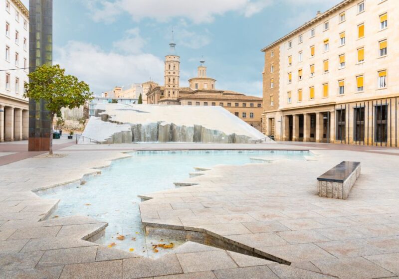 Zaragoza: Scavenger Hunt and Self-Guided Walking Tour - Download the App