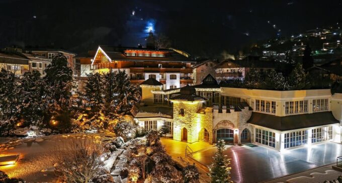 Zell Am See Christmas Magic: a Private Walking Tour - Language and Cancellation