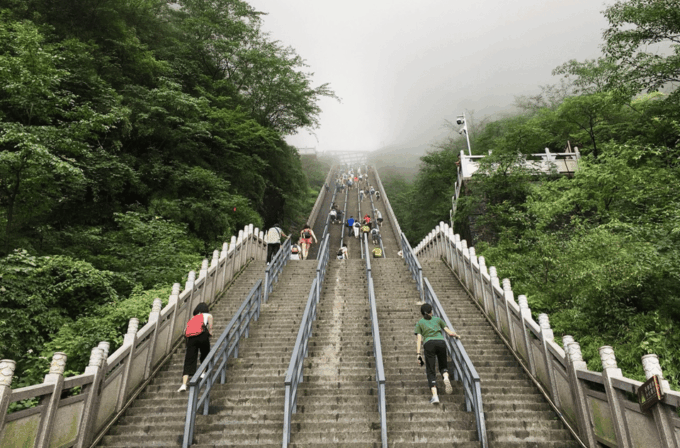 Zhangjiajie Tianmen Mountain Tour& Tianmen Fox Fairy Show - Exploring Tianmen Cave and Heaven-linking Avenue