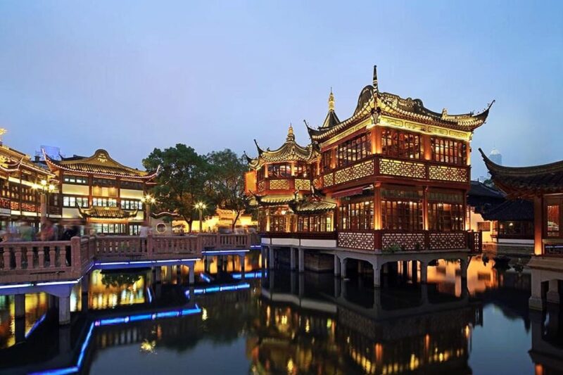 Zhujiajiao With Amazing Night Lights and Bar Experience - Itinerary and Activities