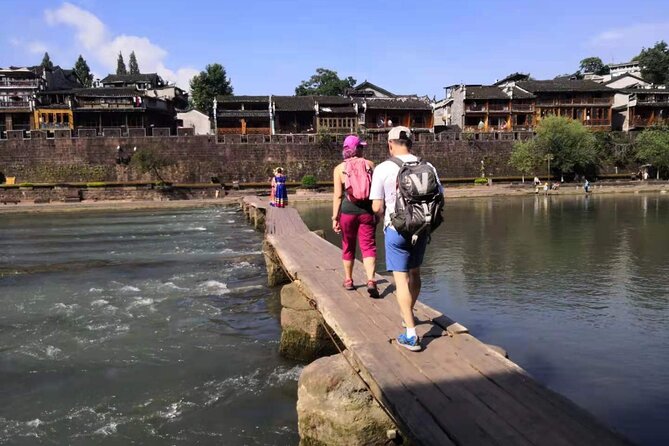 ZJJ Private Tour to Dehang Fenghuang and Fanjinshan With Hotel - Health and Fitness Requirements