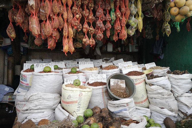Zulu Cultural Experience: Zulu Village + Tribal Markets + Traditional Zulu Food - Exploring the Tribal Markets
