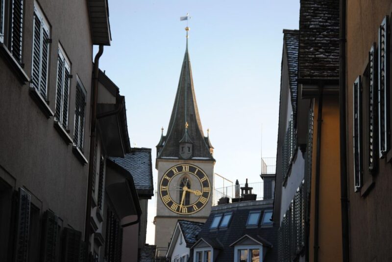 Zurich: 360° City Walk Including Hidden Spots - Interesting Stories and Legends