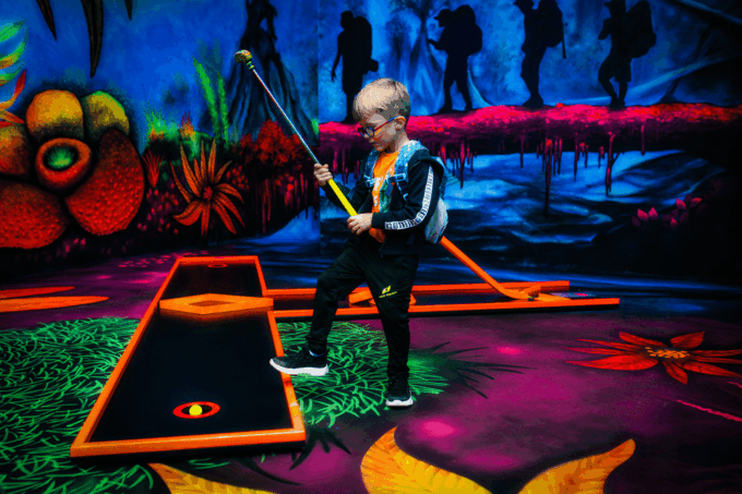 Zurich: Black Light Galaxy Minigolf - Getting There