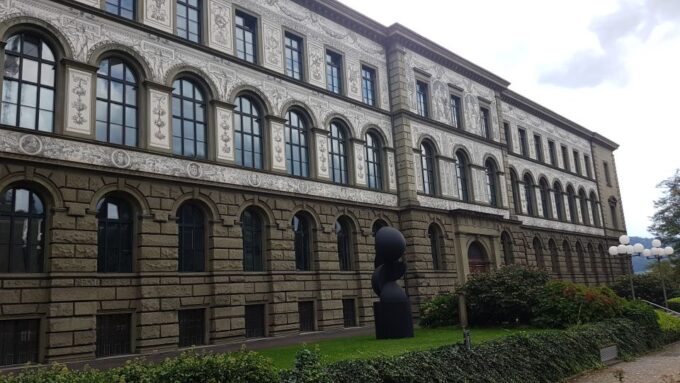 Zurich Charms: Private City Center Walk and Lake Cruise - Wheelchair Assistance Available