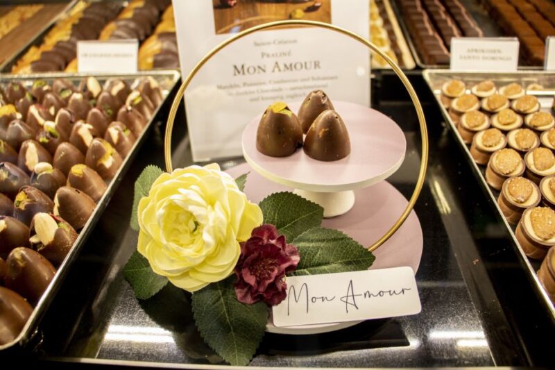Zurich: Chocolate Tasting and Traditions Tour With a Local - Key Points