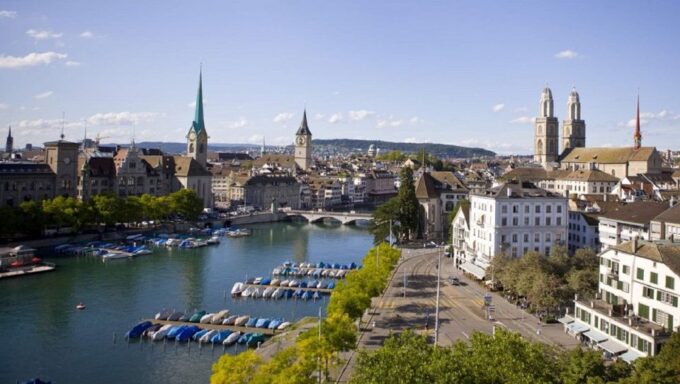 Zurich: City Sightseeing Tour With Lake Cruise - Tour Accessibility