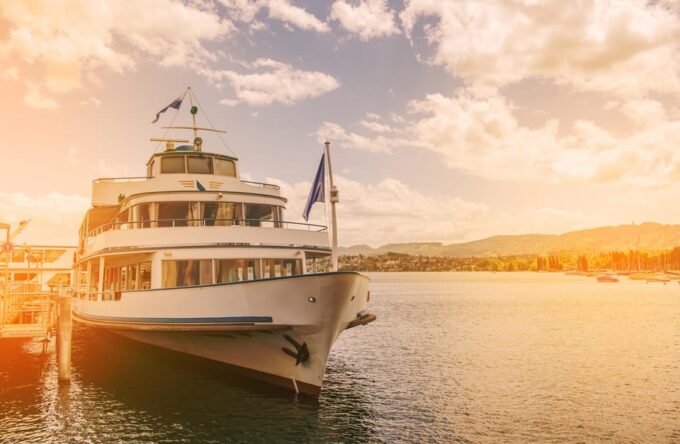 Zurich: City Tour W/ Boat Trip, Lindt Museum, & Cable Car - Exploring the Old Town of Zurich