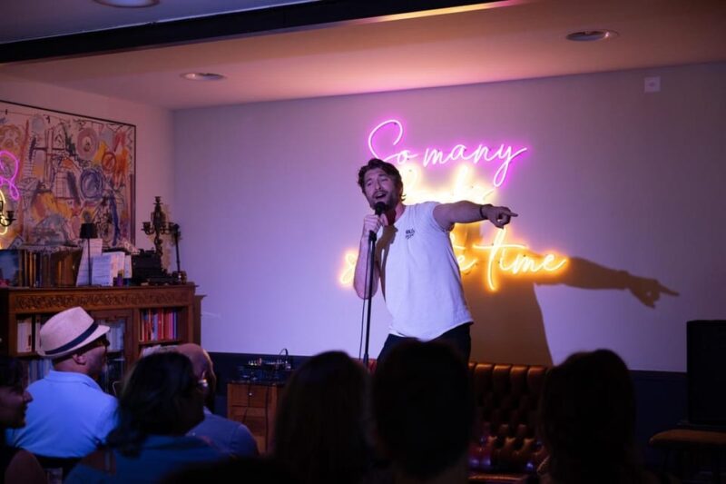 Zürich: Comedy Show in Old Town & Drinks - Experience Highlights