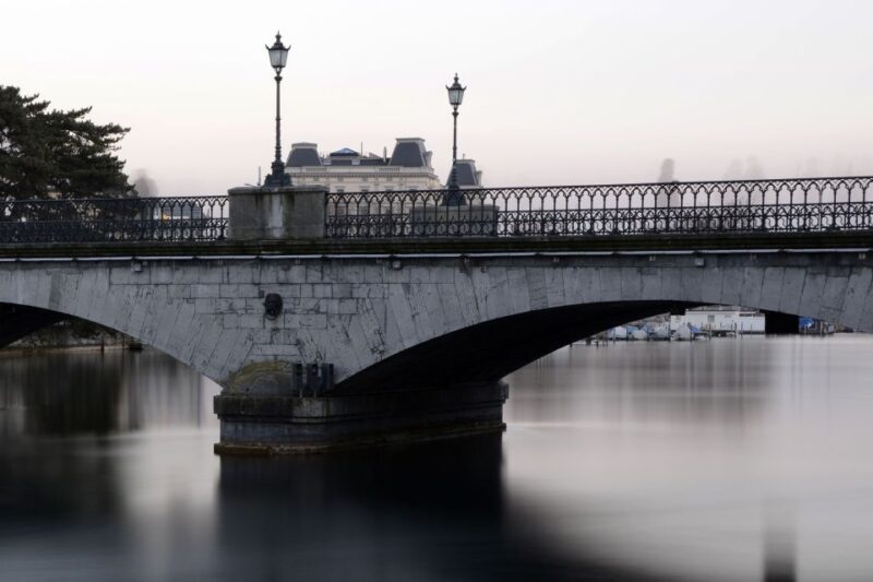 Zurich: Express Walk With a Local in 60 Minutes - Small Group, Personalized Experience