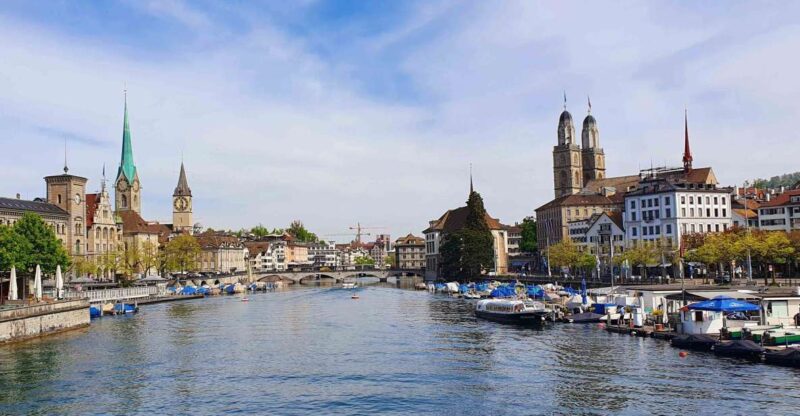 Zurich Highlights Exploration Game: Local Gems - Uncover Historical Monuments and Landmarks