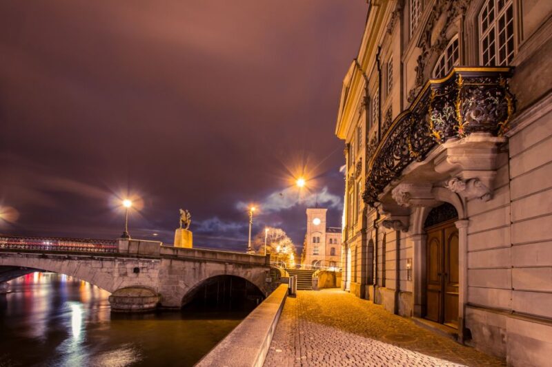Zurich Highlights Self-Guided Scavenger Hunt and Tour - Learning About Zurichs History