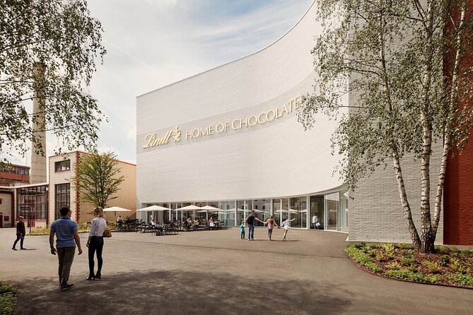 Zurich Highlights Tour With Cruise and Lindt Home of Chocolate - Routing and Accessibility