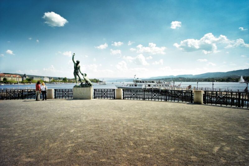 Zurich: Highlights Walking Tour With a Local Guide - A Guided Walking Tour Experience