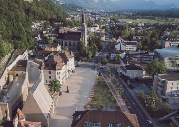 Zurich: Liechtenstein, Austria, Germany and Swiss Day Trip - Crossing Borders
