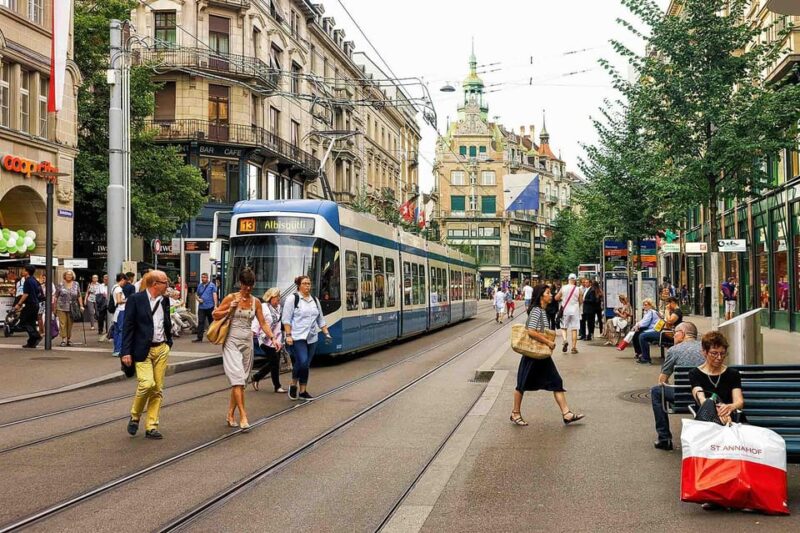 Zurich: Lindt Home of Chocolate, Lake Cruise Self-Guided - Key Points