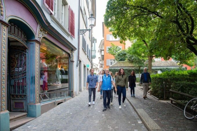 Zurich Old Town Walking Tour: 2-Hours - Discounted Zurich Card Offer