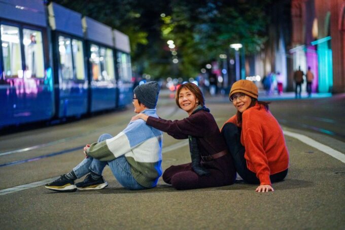 Zurich: Photoshoot & Private Guided Tour With a Local - Group Size and Accessibility