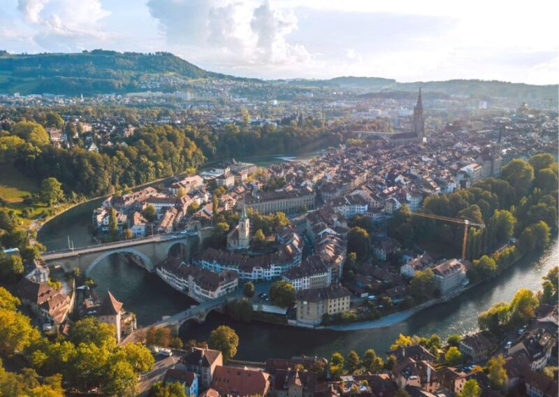 Zurich: Private Car Tour to Swiss Capital, Castles & Lakes - Luxury Transportation