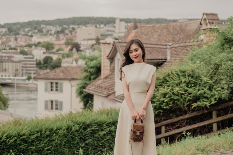 Zurich: Professional Photoshoot at the Best Spots - Photo Delivery and Customization