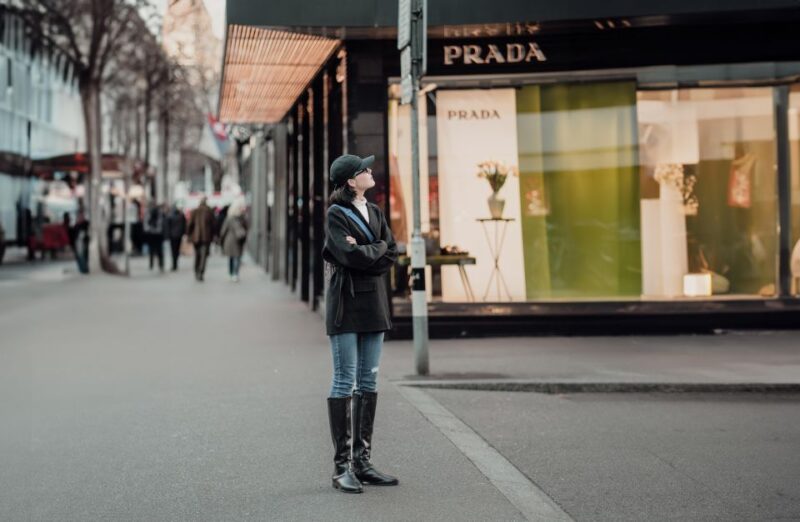 Zurich: Professional Photoshoot at the Best Spots - Group Size and Accessibility