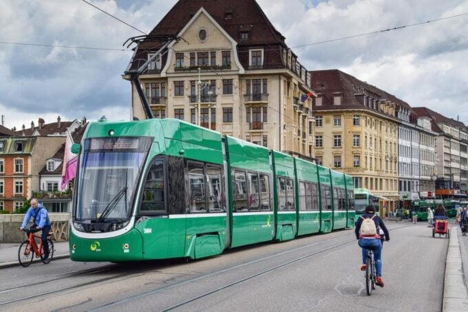 Zurich: Self-Guided Audio Tour - Scenic Views of Lake Zurich