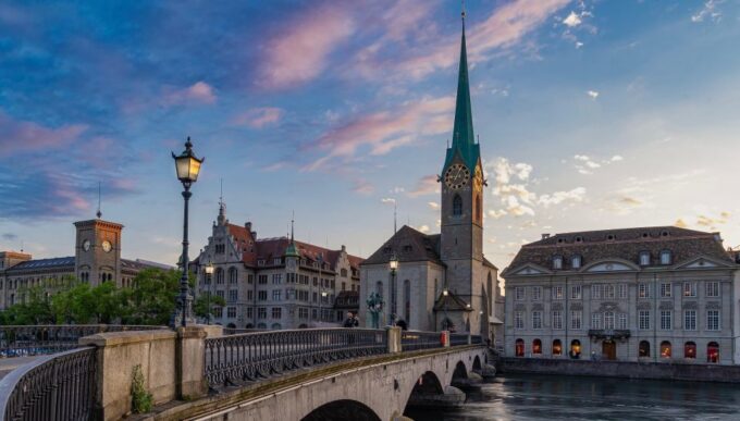 Zurich, Switzerland: Historical Walking Tour in English - Visiting Fraumünster